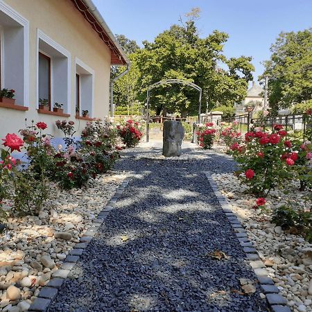 Tolnay Kuria Es Vendeghaz Hotel Nagygorbo Bagian luar foto