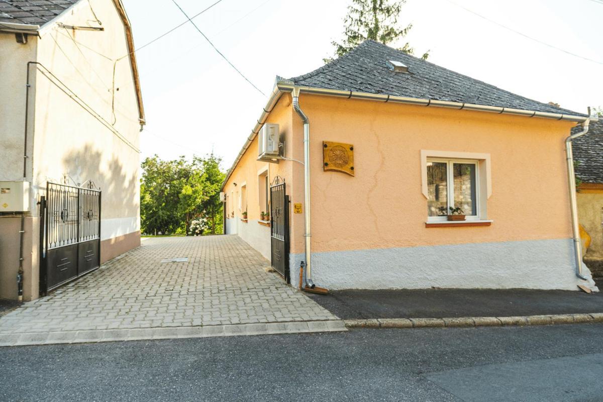 Tolnay Kuria Es Vendeghaz Hotel Nagygorbo Bagian luar foto