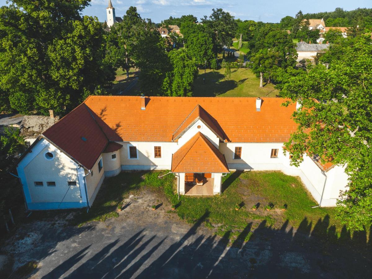 Tolnay Kuria Es Vendeghaz Hotel Nagygorbo Bagian luar foto