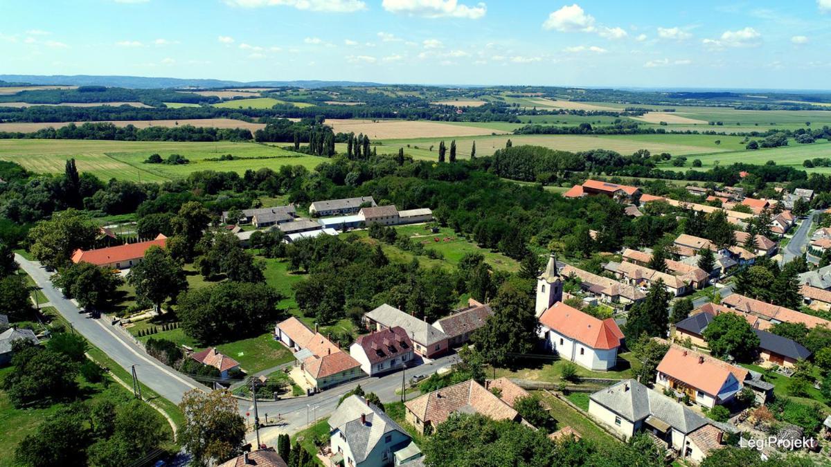 Tolnay Kuria Es Vendeghaz Hotel Nagygorbo Bagian luar foto
