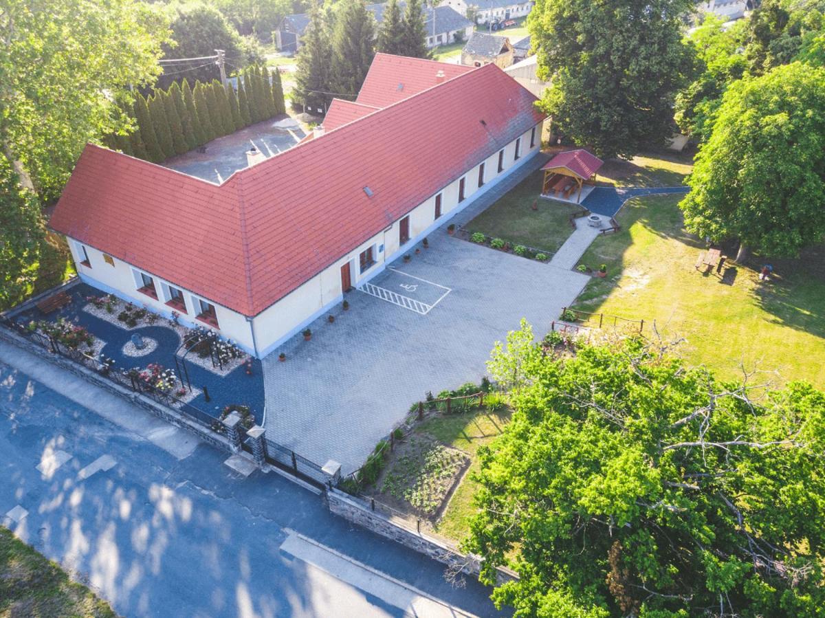Tolnay Kuria Es Vendeghaz Hotel Nagygorbo Bagian luar foto