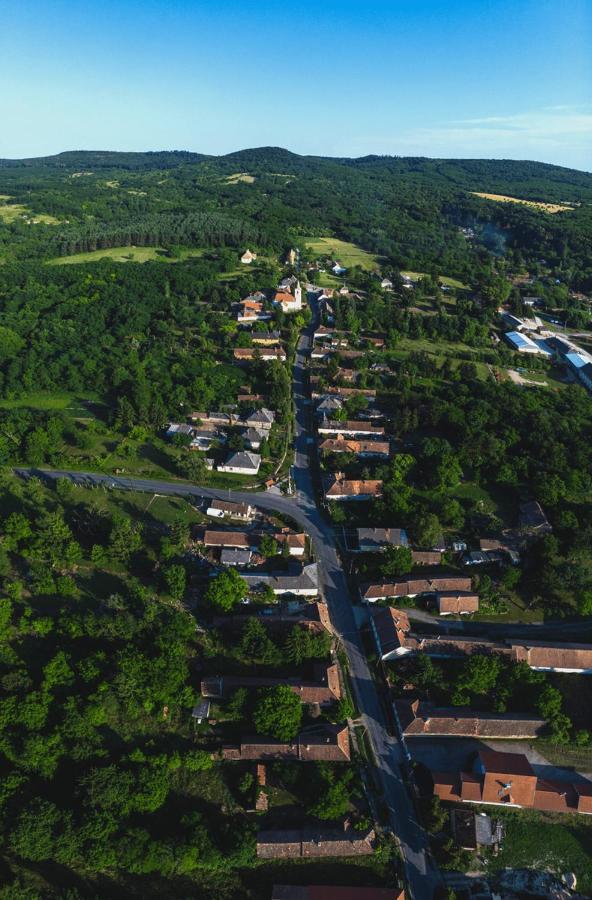 Tolnay Kuria Es Vendeghaz Hotel Nagygorbo Bagian luar foto